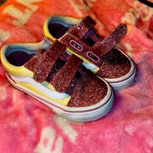 Toddler size 7c girl shoes